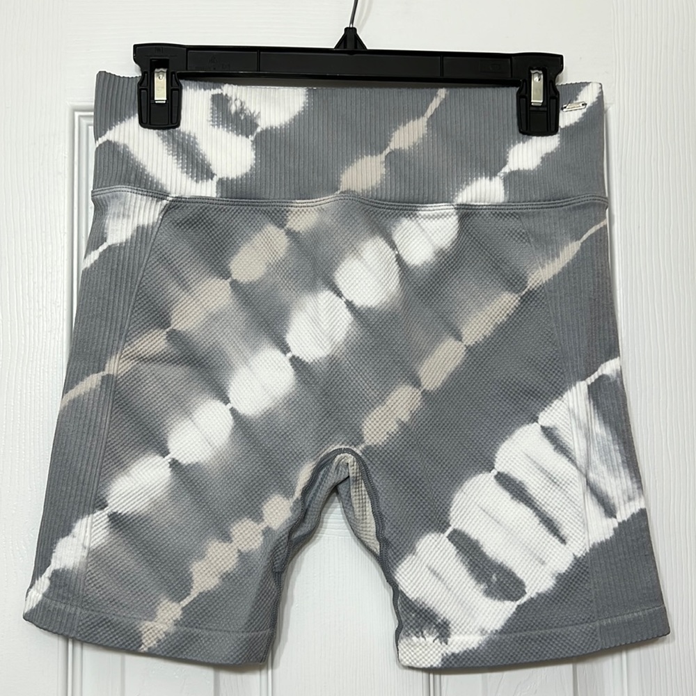 PINK Victoria’s Secret Grey & White biker shorts! Size large. Can fit a size M/L